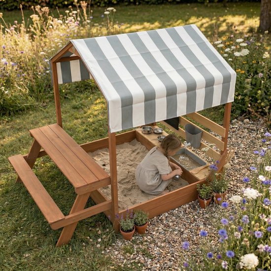 AXI Bo Sandkasten & Spielhaus 159 x 105 cm mit Spielküche und Picknicktisch, braun – FSC-Holz – Mit Kreidetafel und 6-teiligem Sandkasten-Zubehörset – Inklusive Abdeckplane und Bodenvlies – 10 Jahre Garantie