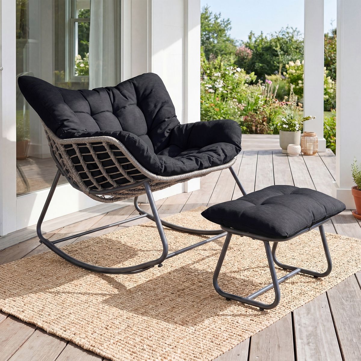 Coast Schaukelstuhl mit Fußhocker – ergonomisches Design – Metallgestell mit PE-Rattan – schwarz