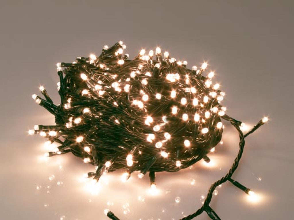LED-Lichterkette Arizona weiß, LED-Lichterkette, 40 Meter Weihnachtsbeleuchtung mit 600 LED-Lichtern, grünes Kabel, festes Licht, IP44 spritzwassergeschützt, innen und außen, Niederspannung