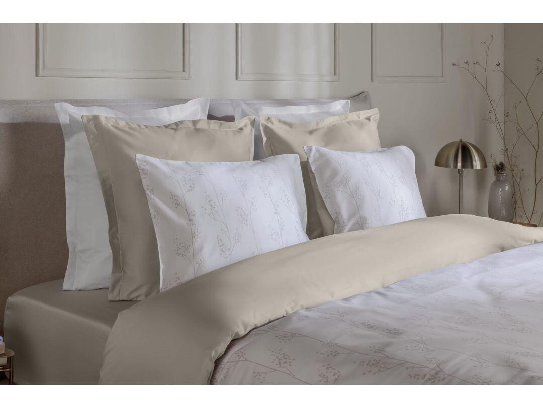 Emma Kissenbezug aus Satin – Wendbares Design – Größe 50 x 70 – Beige mit Blumen- und Baummotiv