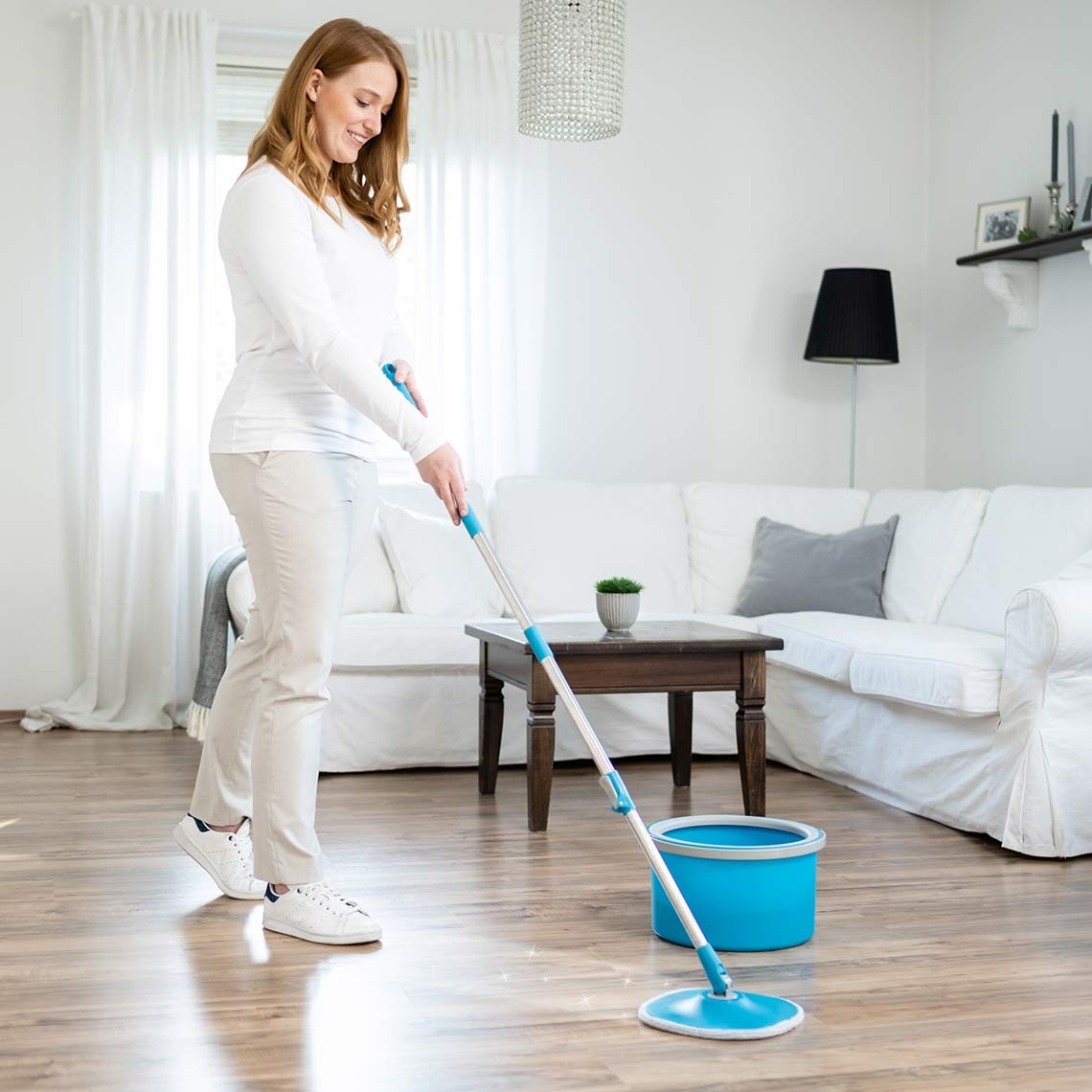 Livington Clean Water Spin Mop – Immer sauberes Wasser – Inklusive Reinigungsmittel und Pads – Für alle Bodenbeläge