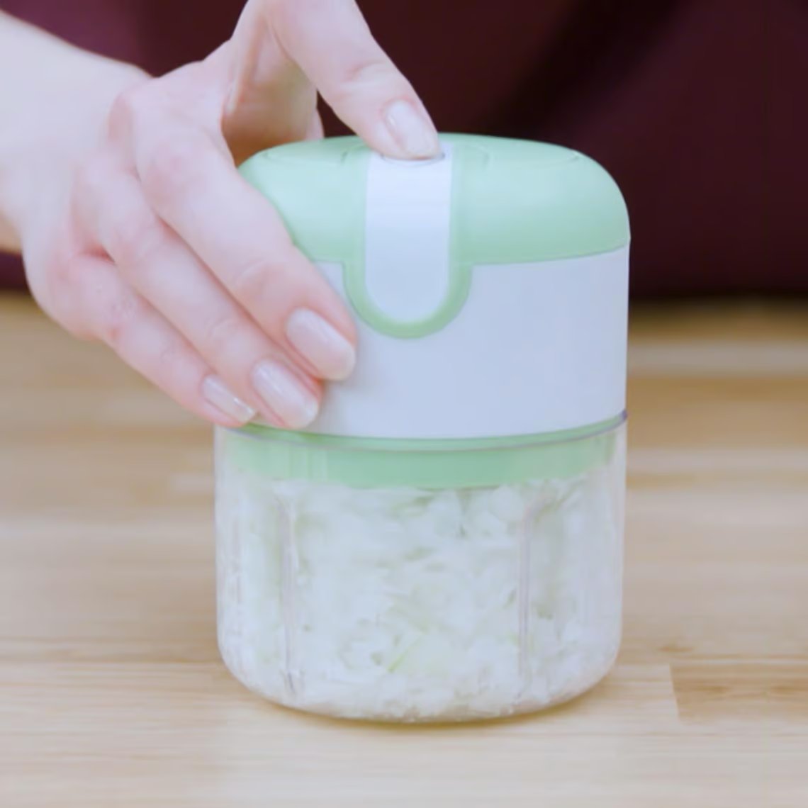 Livington 3 Seconds Chopper – Kompaktes Design – Leistungsstarke Edelstahlmesser – Über USB aufladbar – Einfache Einhandbedienung