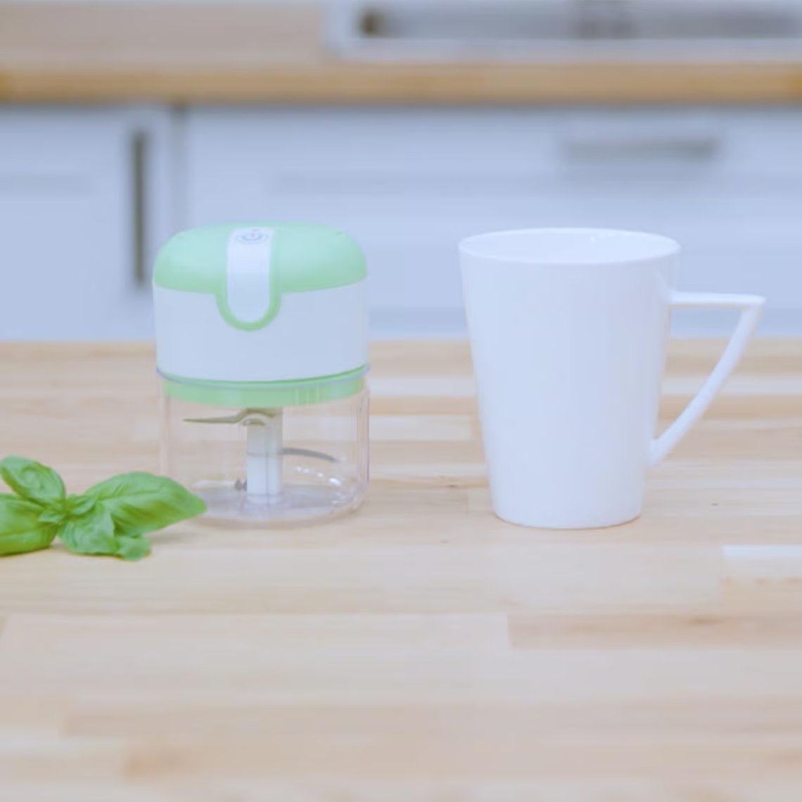 Livington 3 Seconds Chopper – Kompaktes Design – Leistungsstarke Edelstahlmesser – Über USB aufladbar – Einfache Einhandbedienung