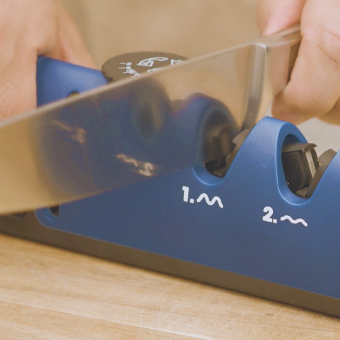 Livington BladeStar 3-in-1-Messerschärfer – Einstellbarer Schleifwinkel – Dreistufensystem – Für Messer und Scheren