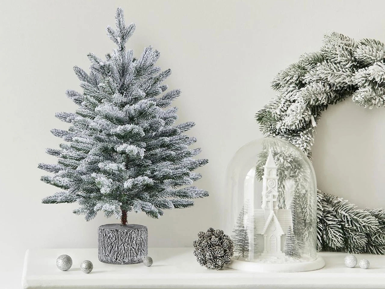 Yaheetech Künstlicher Mini-Weihnachtsbaum mit Schnee - Φ45 x 61 cm - Ausgestattet mit warmweißen LED-Lichtern und Metallständer und Formhalterung - Für Tisch und Fensterbank - Grünes PVC und Metall
