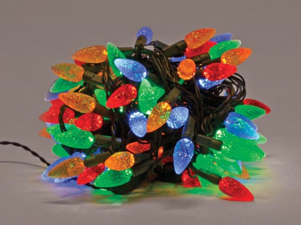 Light Creations Strawberry Light Led-12-24v-mc - Mit konstanter Beleuchtung und spritzwassergeschützter Ip44-Konstruktion und einhundertzwanzig erdbeerförmigen Lichtern - Für innen und außen - Multi und grüner Kunststoff - Zwölf Meter