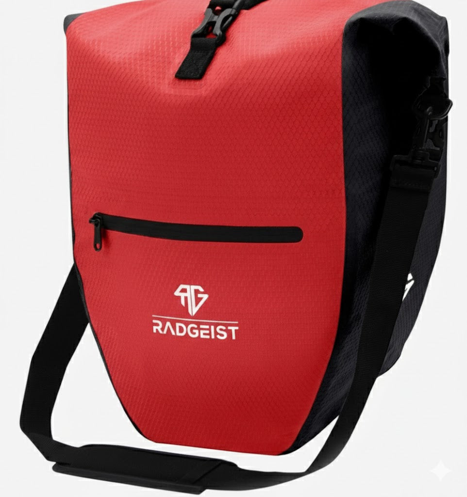 RADGEIST Packtasche Gepäcktasche - 28 L - Rote Plane - Wasserdicht mit Laptopfach - Sportlich & funktionell - Inklusive Schultergurt & Reflektoren